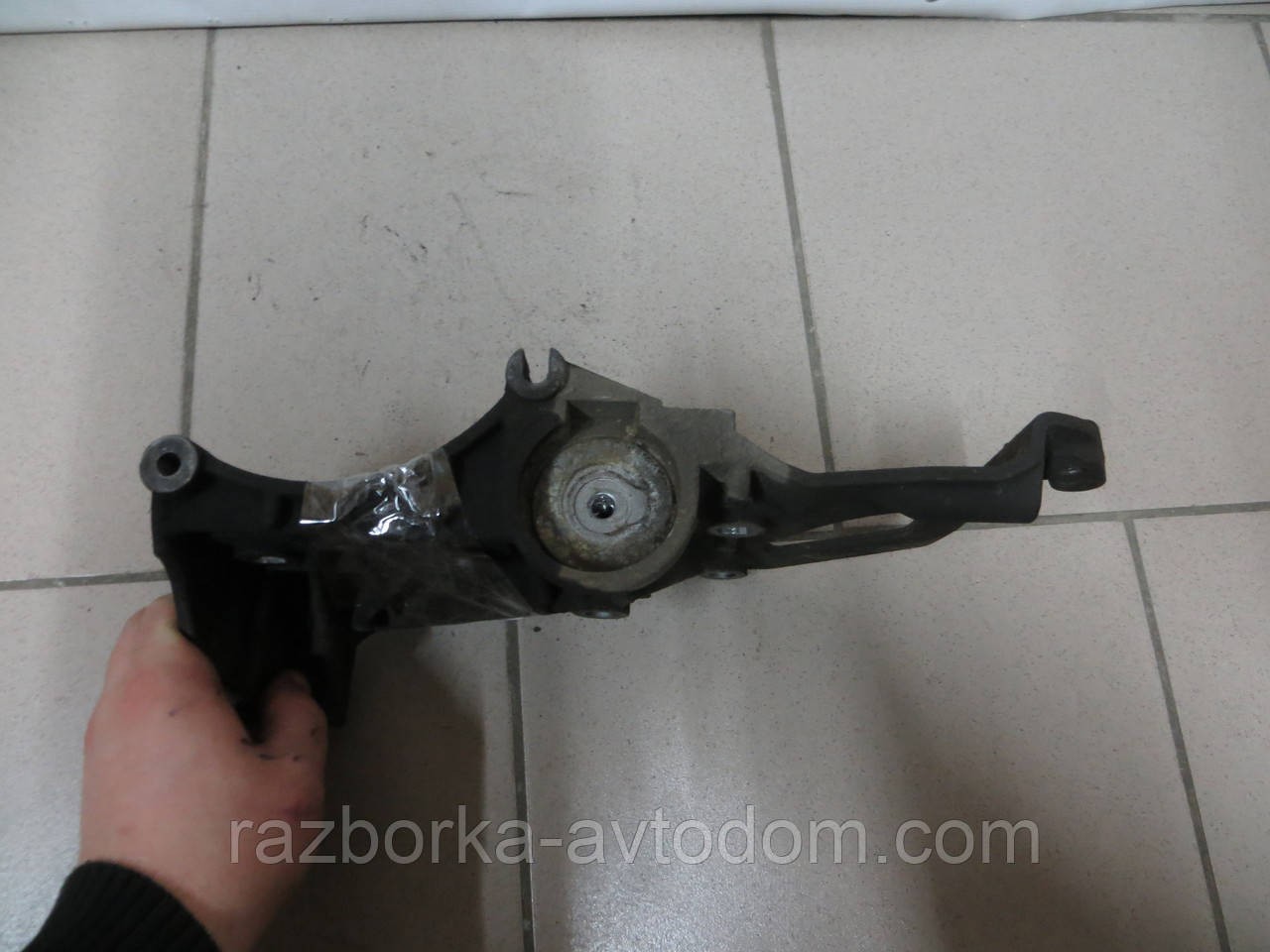 Кронштейн генератора Renault Kangoo 97-08 1.5DCI 8200072727