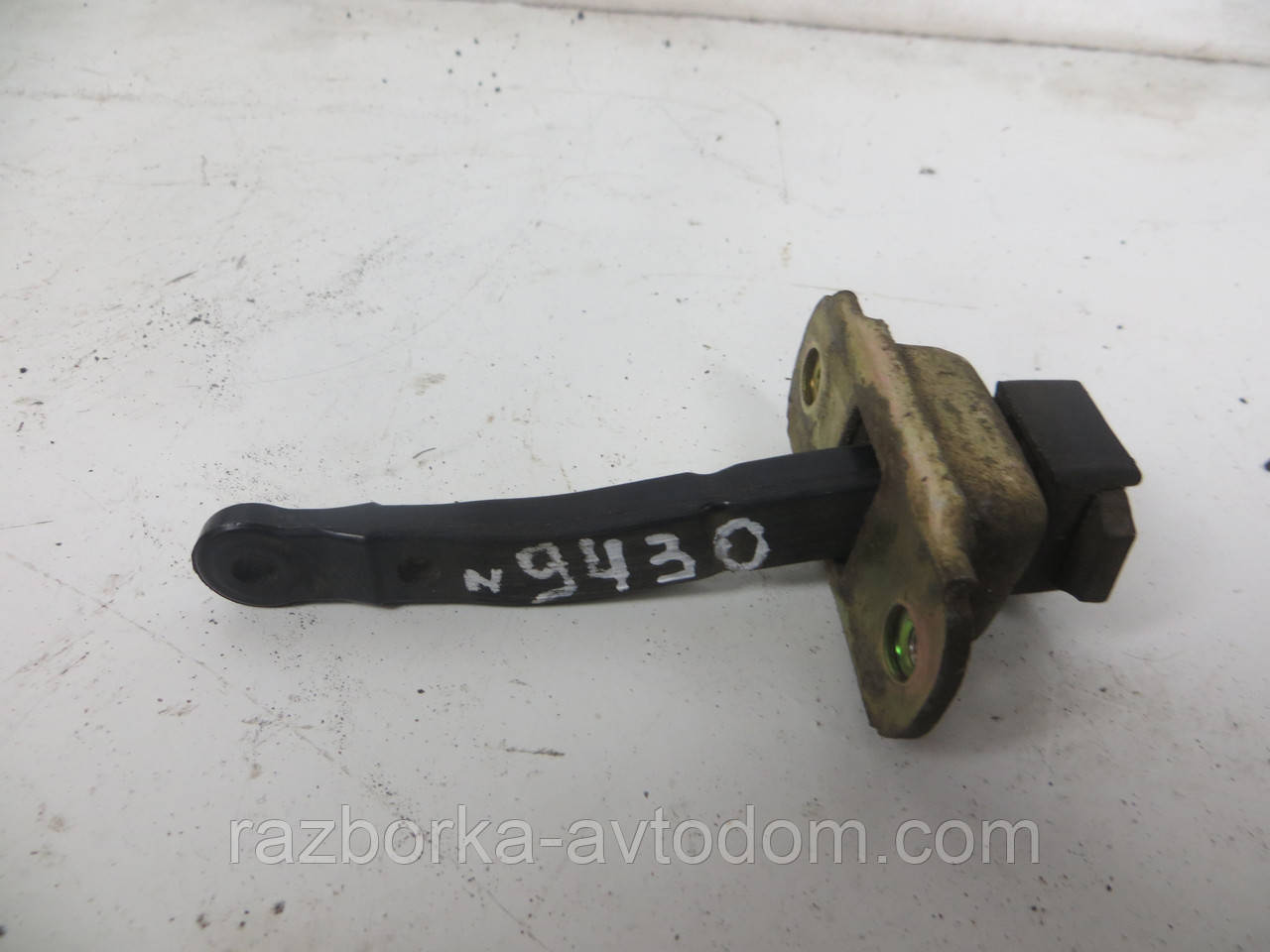 Обмежувач задніх дверей Mitsubishi Pajero Sport 1 (1997-2009) OE:MR503536