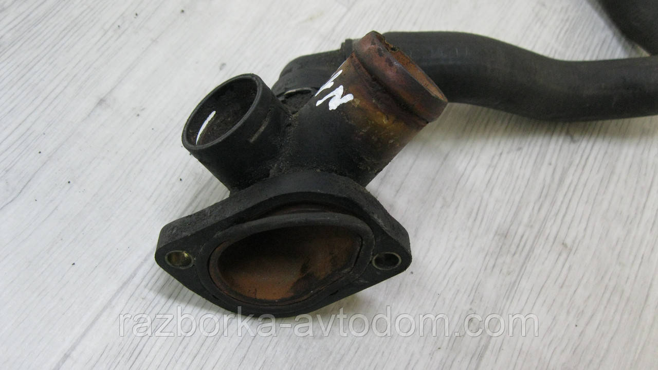 Фланець системи охолодження VW Passat B5 (1996-2006), Audi A4 B5 (2000-2005) OE: 06B121133A