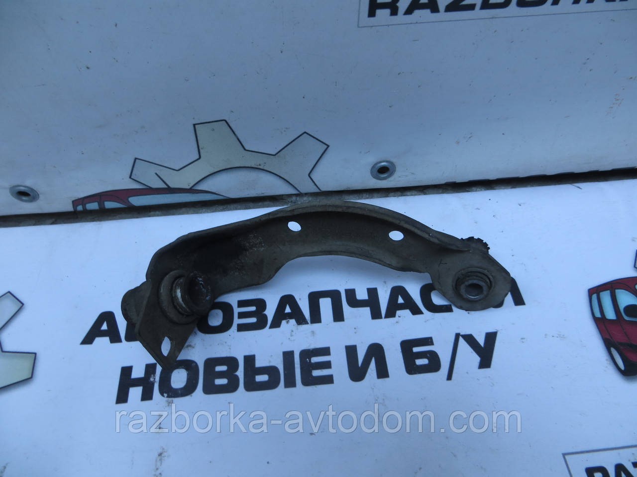 Кронштейн підрамника лівий Renault Kangoo (08-13) 8200361269