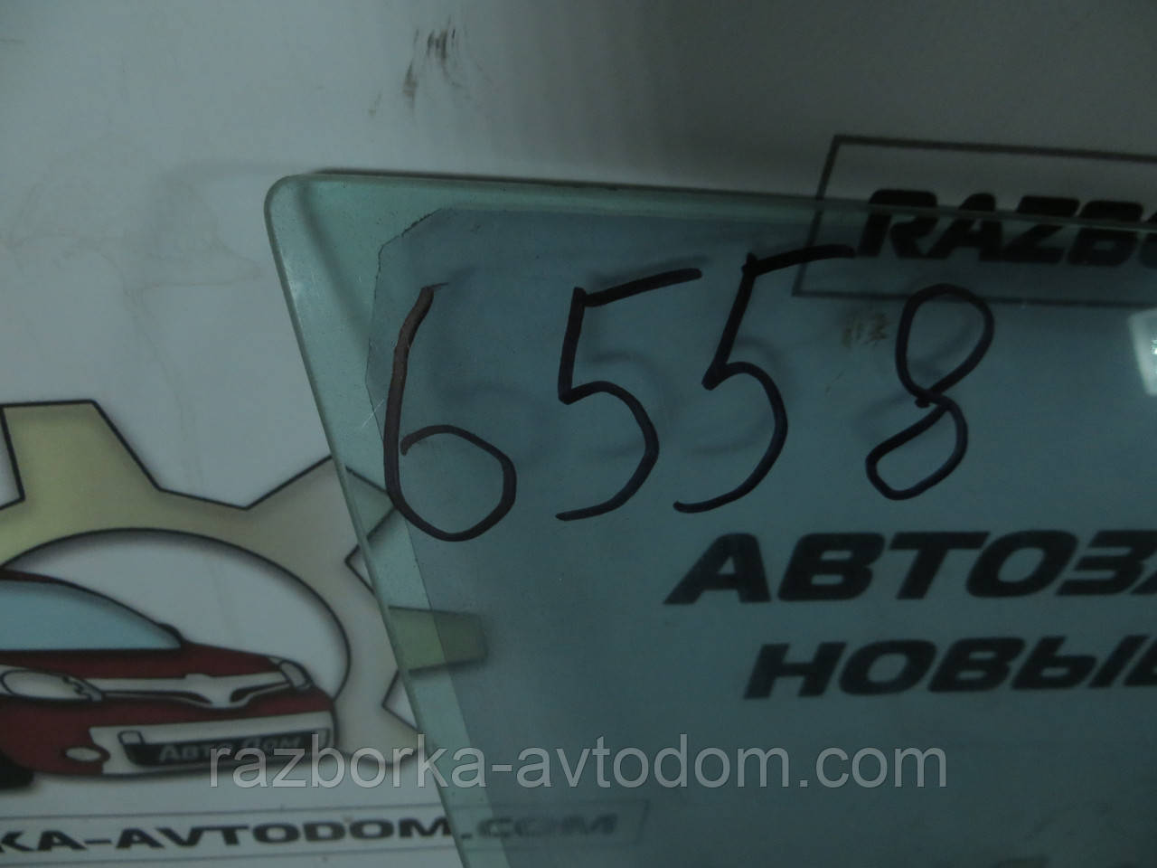 Скло передніх правих дверей BMW 7 E32 (1986-1993),ОЕ: 51328127536