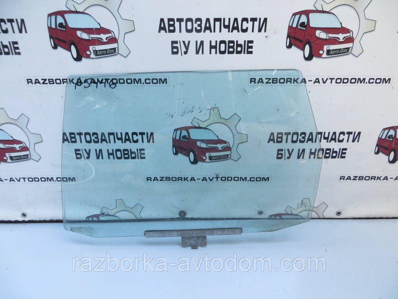 Скло заднього лівого дверей (універсал) VW Passat B3, B4 (1988-1997) ОЕ: 333 845 205