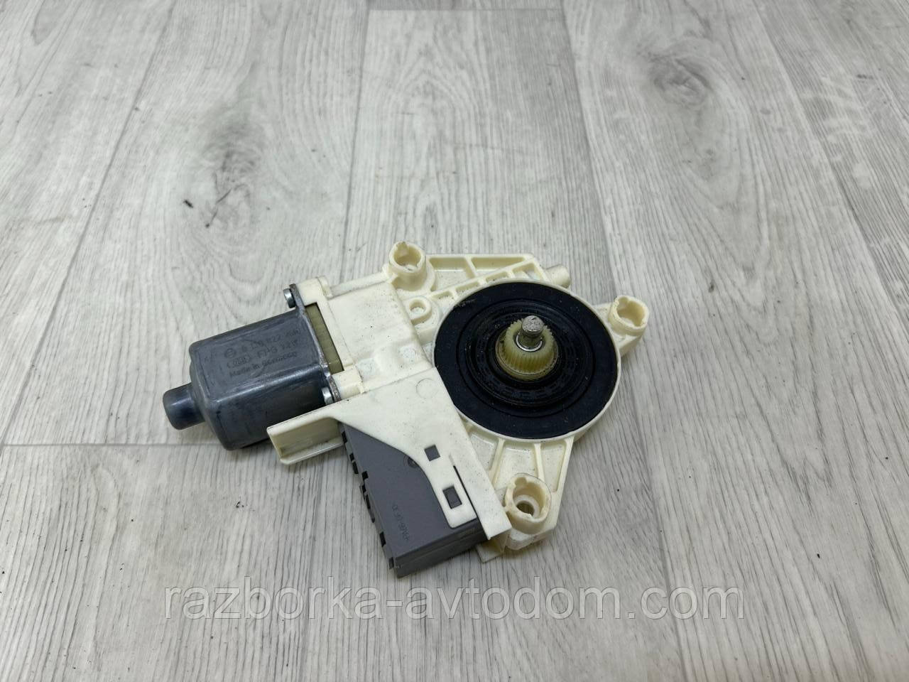 Моторець склопідіймача задньої правої двері Peugeot 407 (04-11) OE: 9646595580