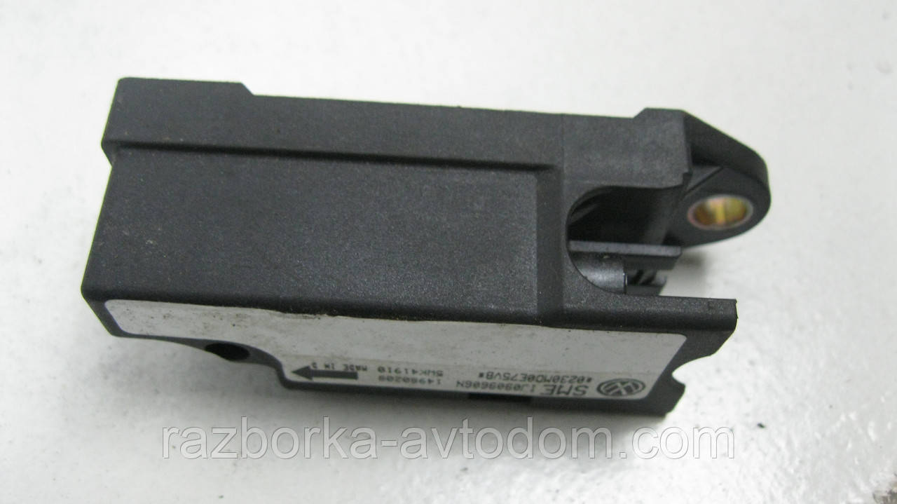 Датчик удару надувних подушок VW Passat B5 (1997-2000) OE:IJ0909606N