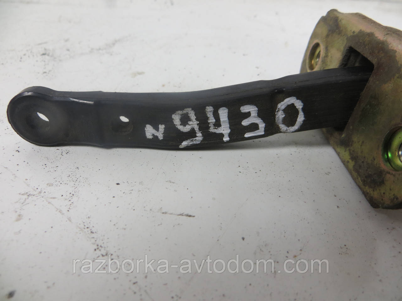 Обмежувач задніх дверей Mitsubishi Pajero Sport 1 (1997-2009) OE:MR503536