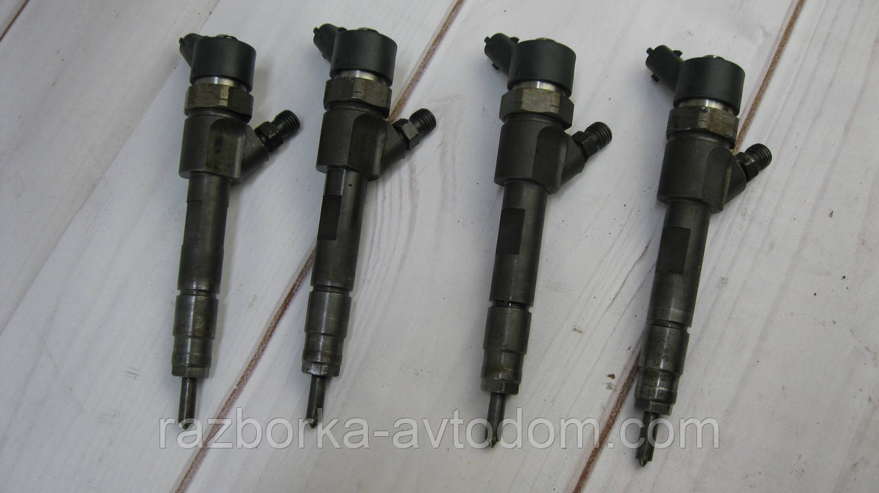 Форсунка дизель Renault Megane 2 (03-09), Laguna 2 (00-07), Trafic (00-10) 1.9CDI OE:8200100272, 0445110110