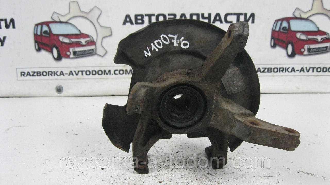 Поворотний кулак/ступиця передній лівий Nissan Micra K10 (1982-1992) OE:4001521B00
