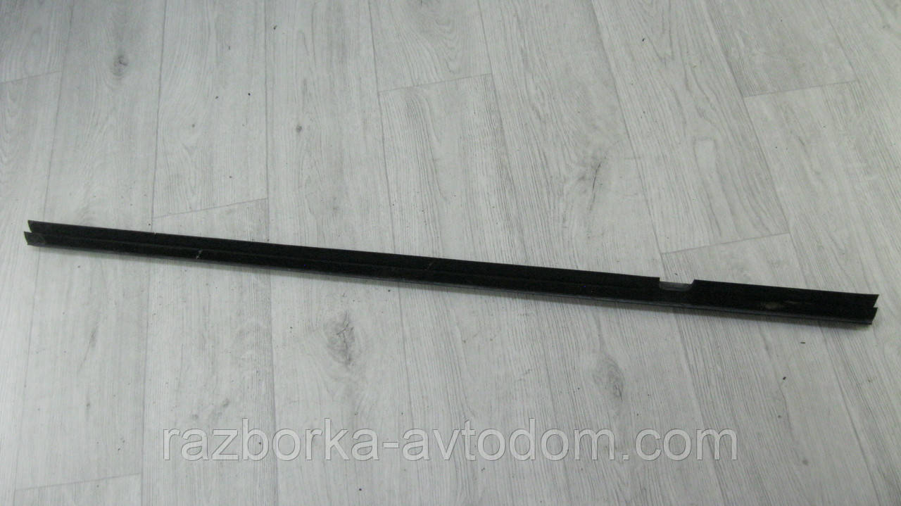 Ущільнювач скла дверей задньої лівої (хетчбек) Opel Astra H (2005-2015) OE:13132075 фото 2
