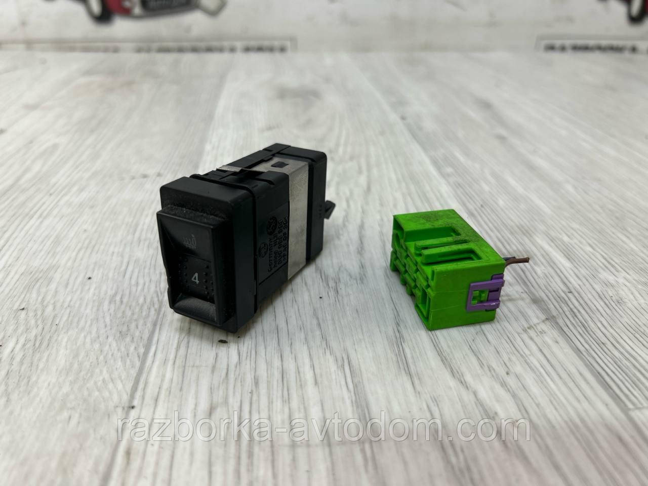 Кнопка подогрева сидения с разъмом SKODA Superb 1 (02-08) OE:3u0963563