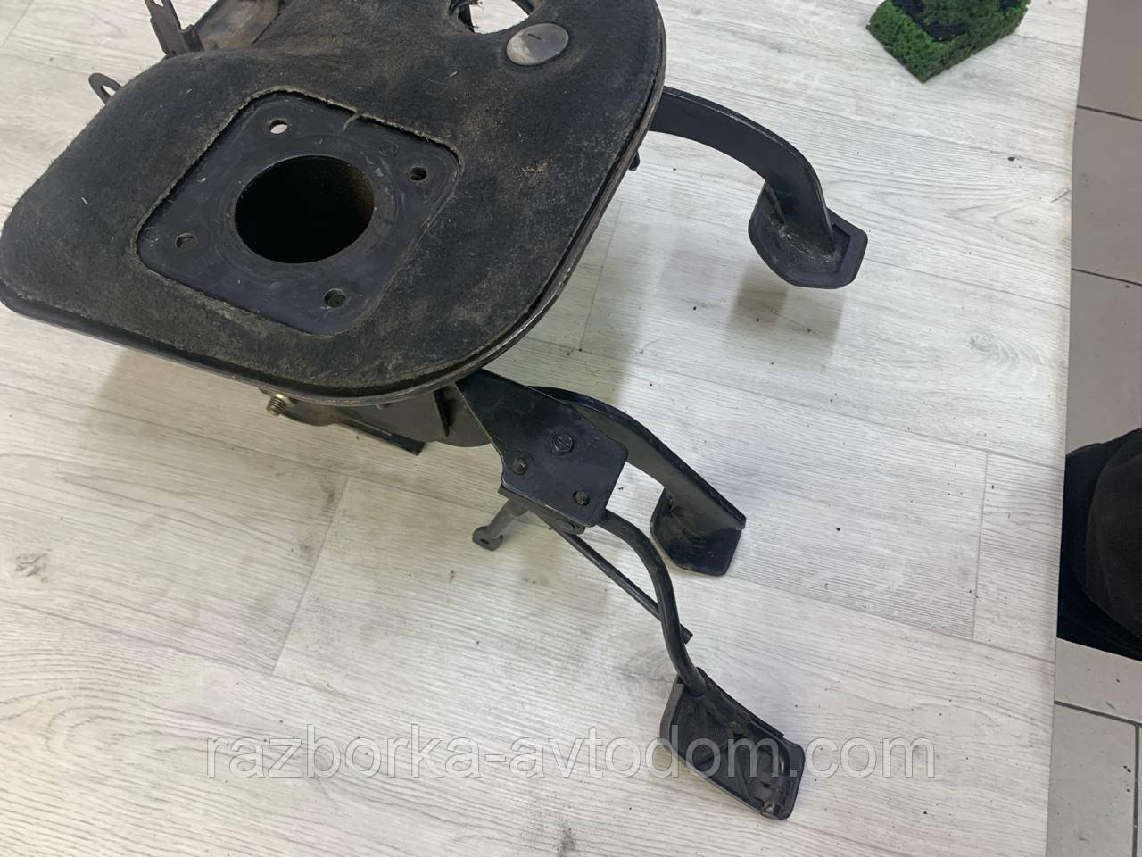 Педальний вузол (з педаллю газу, гальма, зчеплення) Renault master (98-10) OE:7700302297