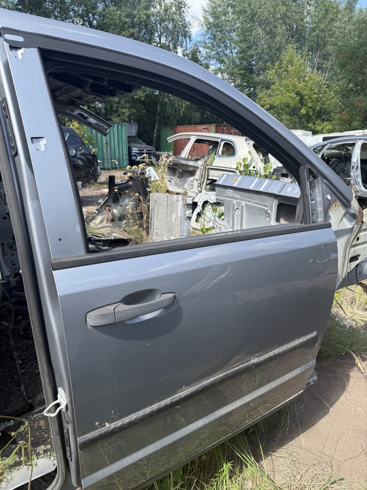 Двері Dodge Grand Caravan 5