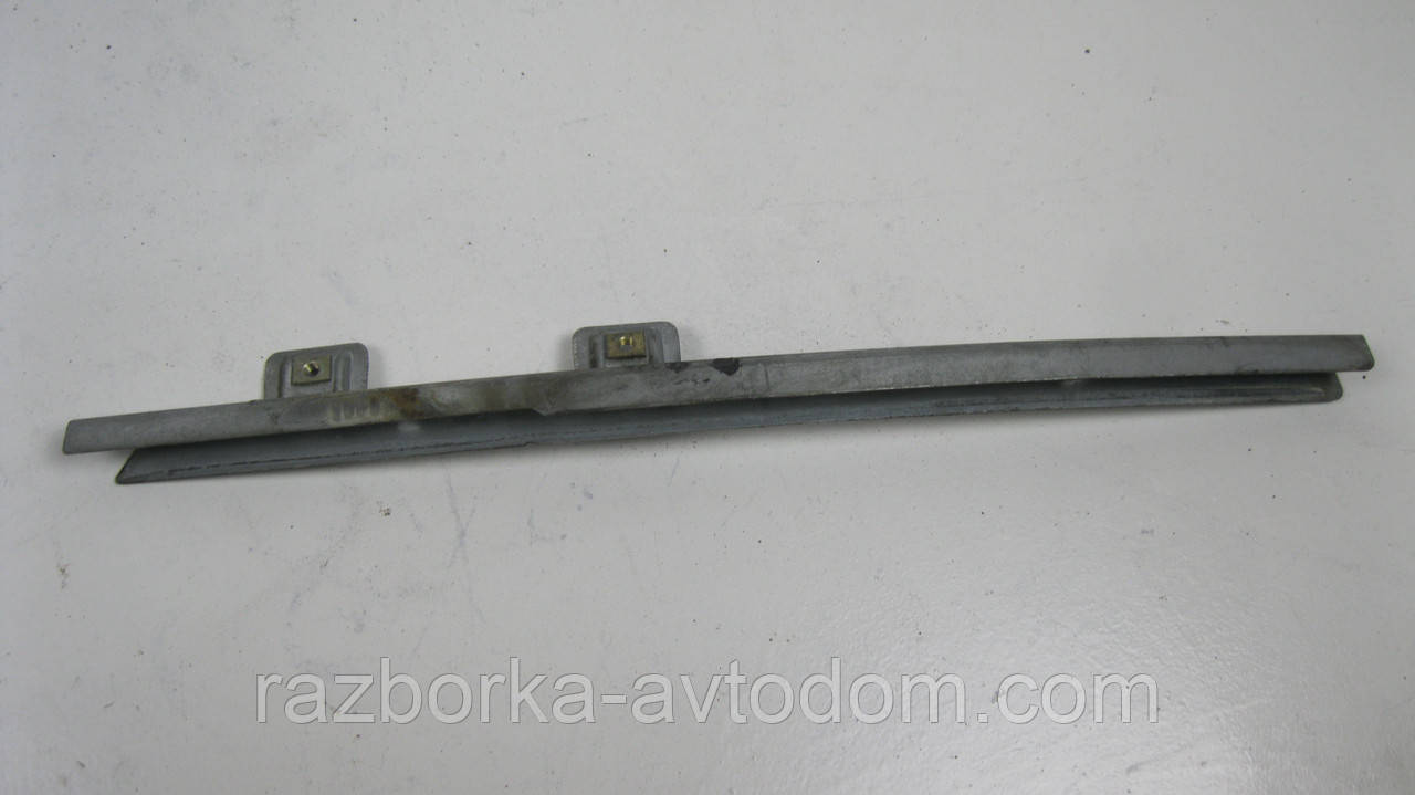 Напрямна скла задньої лівої двері Opel Corsa C (2000-2012) OE:24449532
