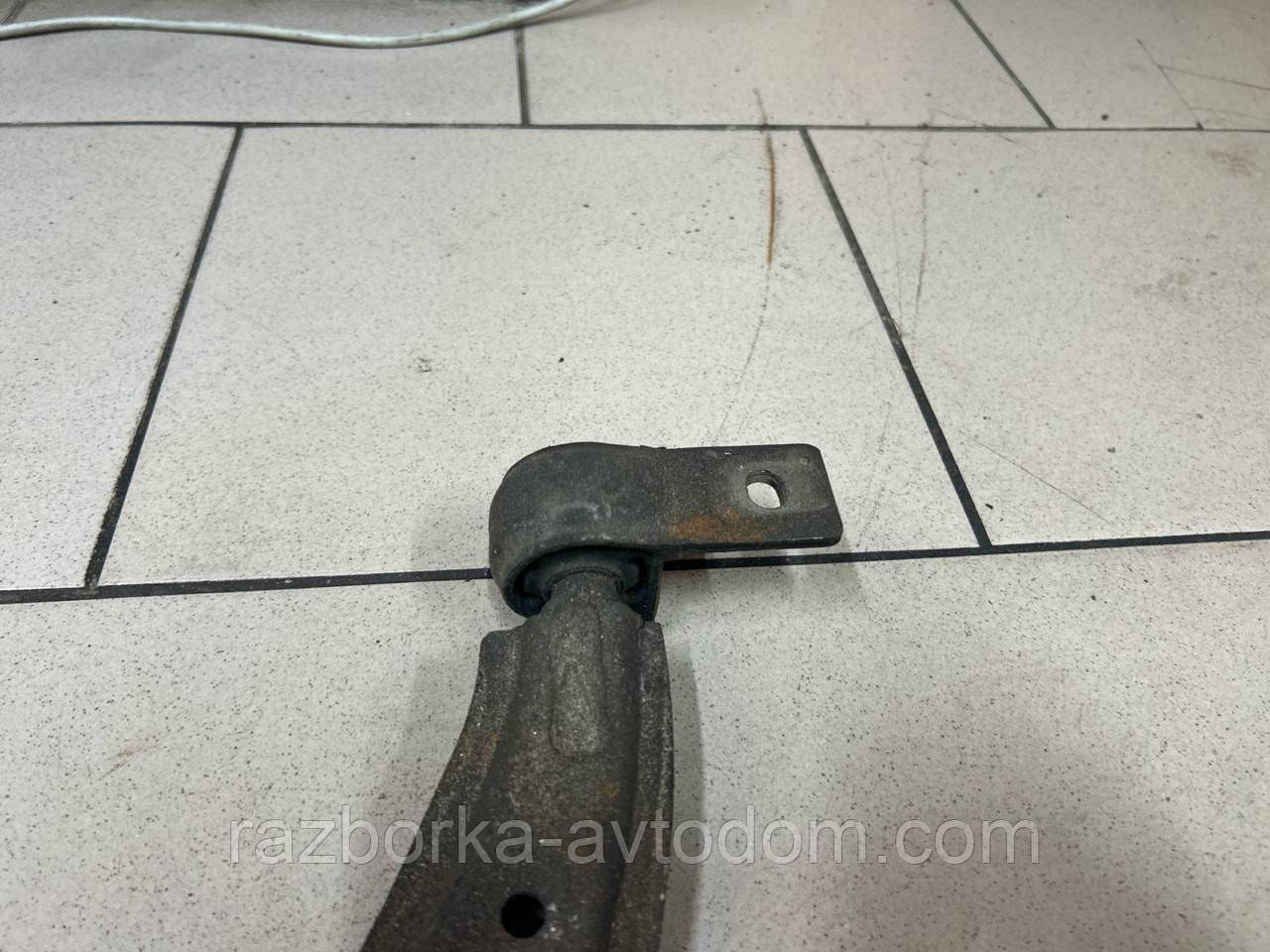 Важіль передній правий D18 Citroen Berlingo (03-08) OE:3521E5