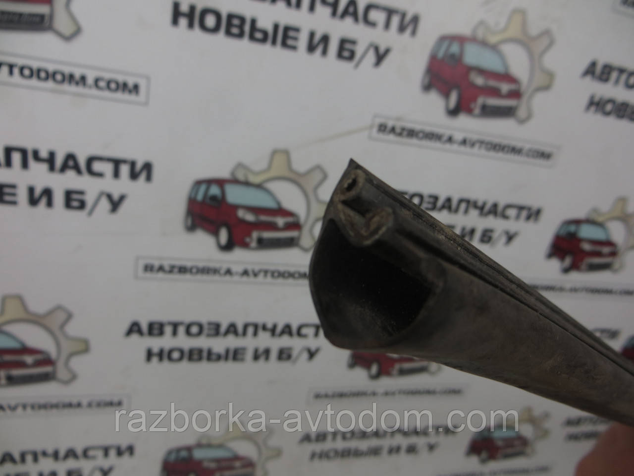 Ущільнена гумка бочини кузова зовнішня нижня ( ліва-права), Opel Zafira A, (1999-2005) OE:90579563 OE 9009