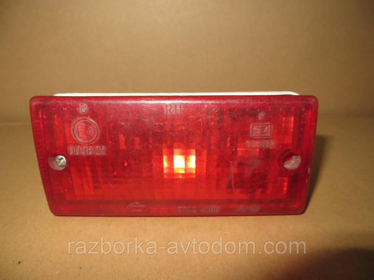 Фара задня протитуманна (універсал) Nissan Bluebird U11 (83-90) OE:iki 4296