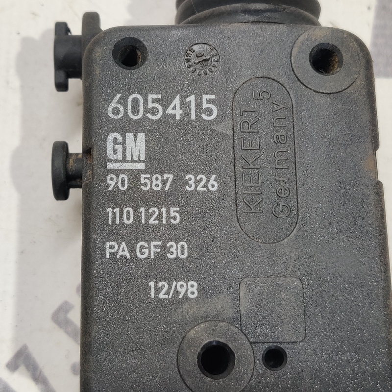 Замок лючка бака Opel Astra G (97-04) 2.0D 90587326
