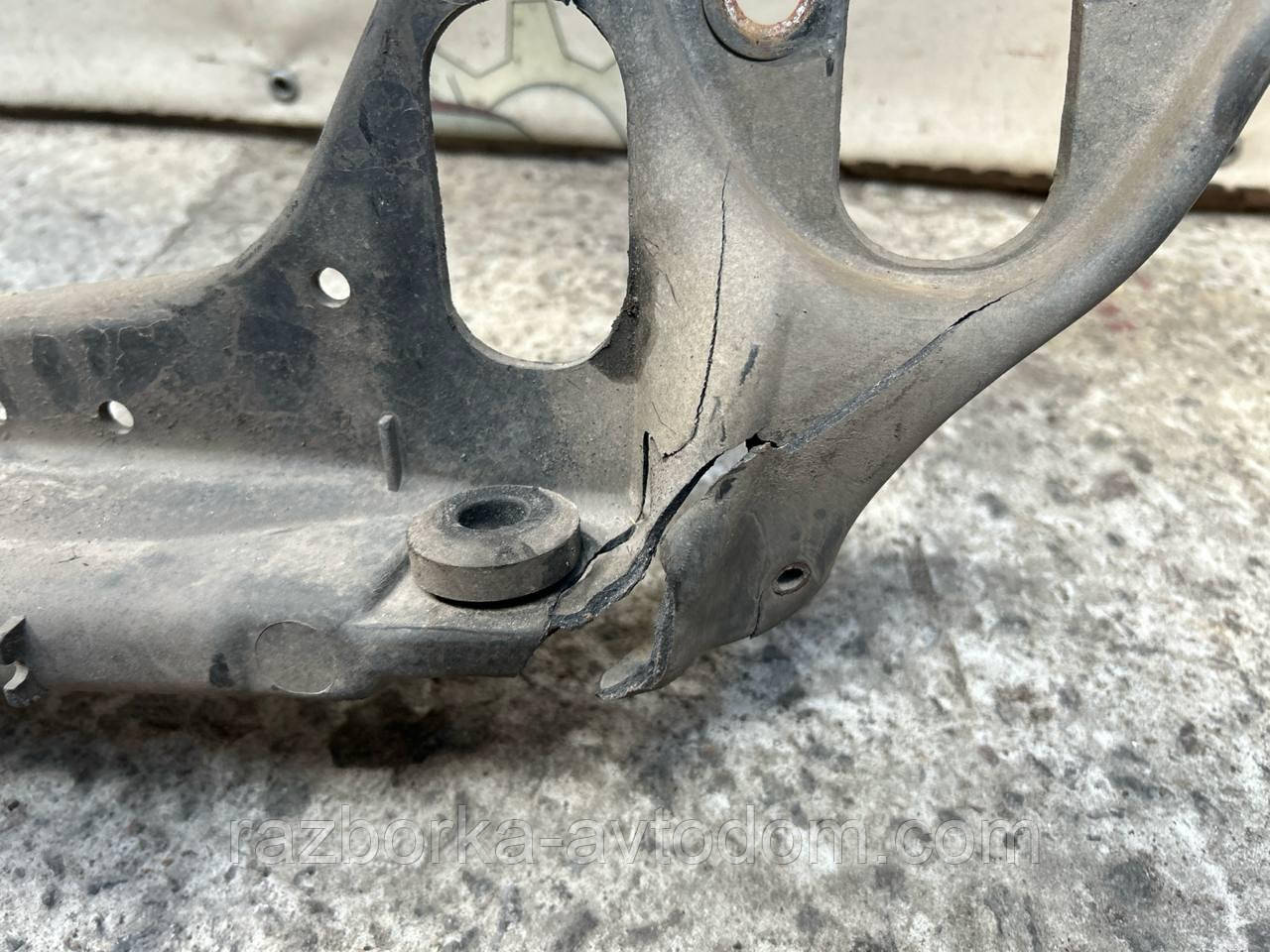 Панель передня (телевізор) VW Passat B5 (96-00) OE:3B0805594L ДЕФЕКТ!!