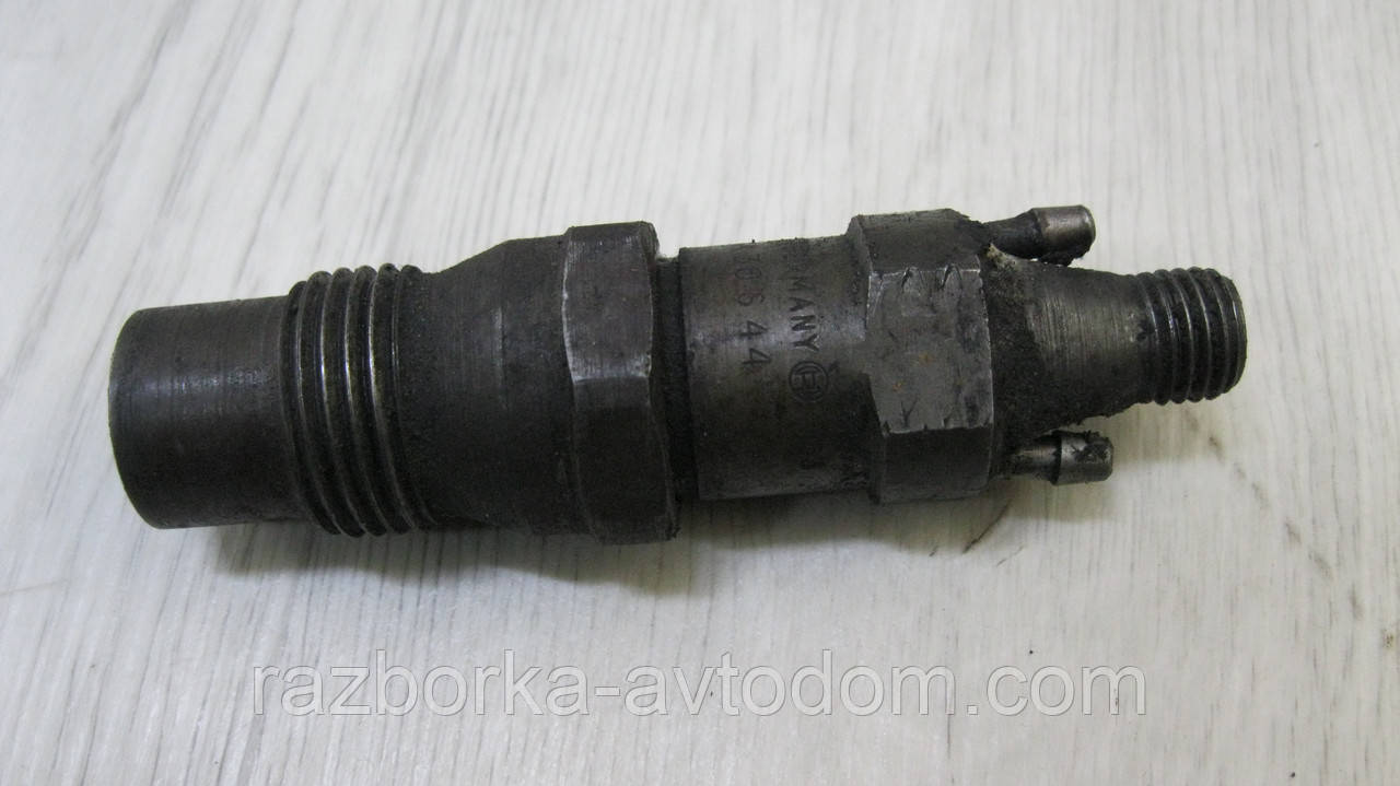 Форсунка дизельна VW Transporter T4, LT 28-35, LT 40-55 1.9/2.4D OE: 068130202
