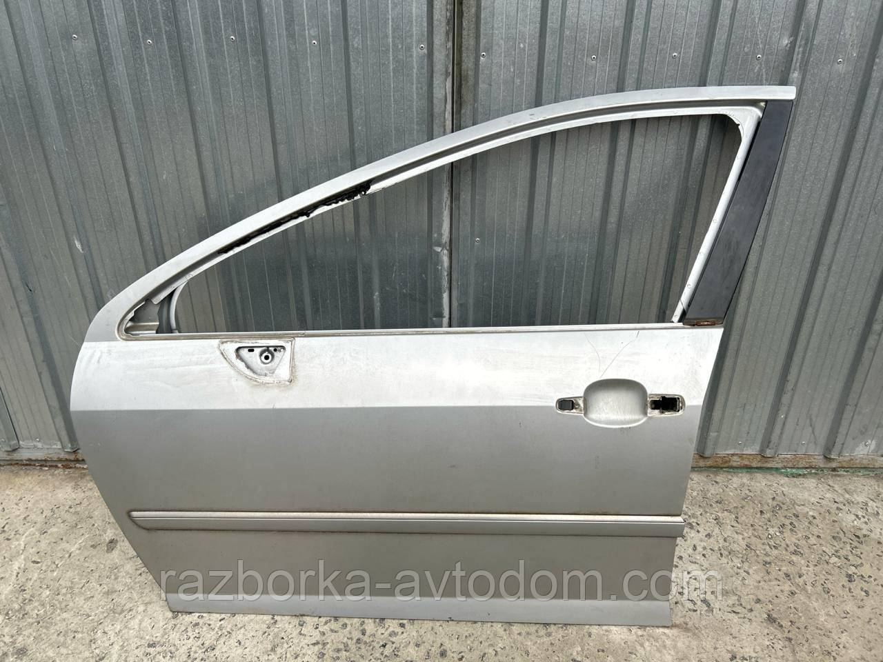 Двері передня ліва (блакитна) PEUGEOT 407 (04-11) OE: 9002AL (код фарби: EZR)