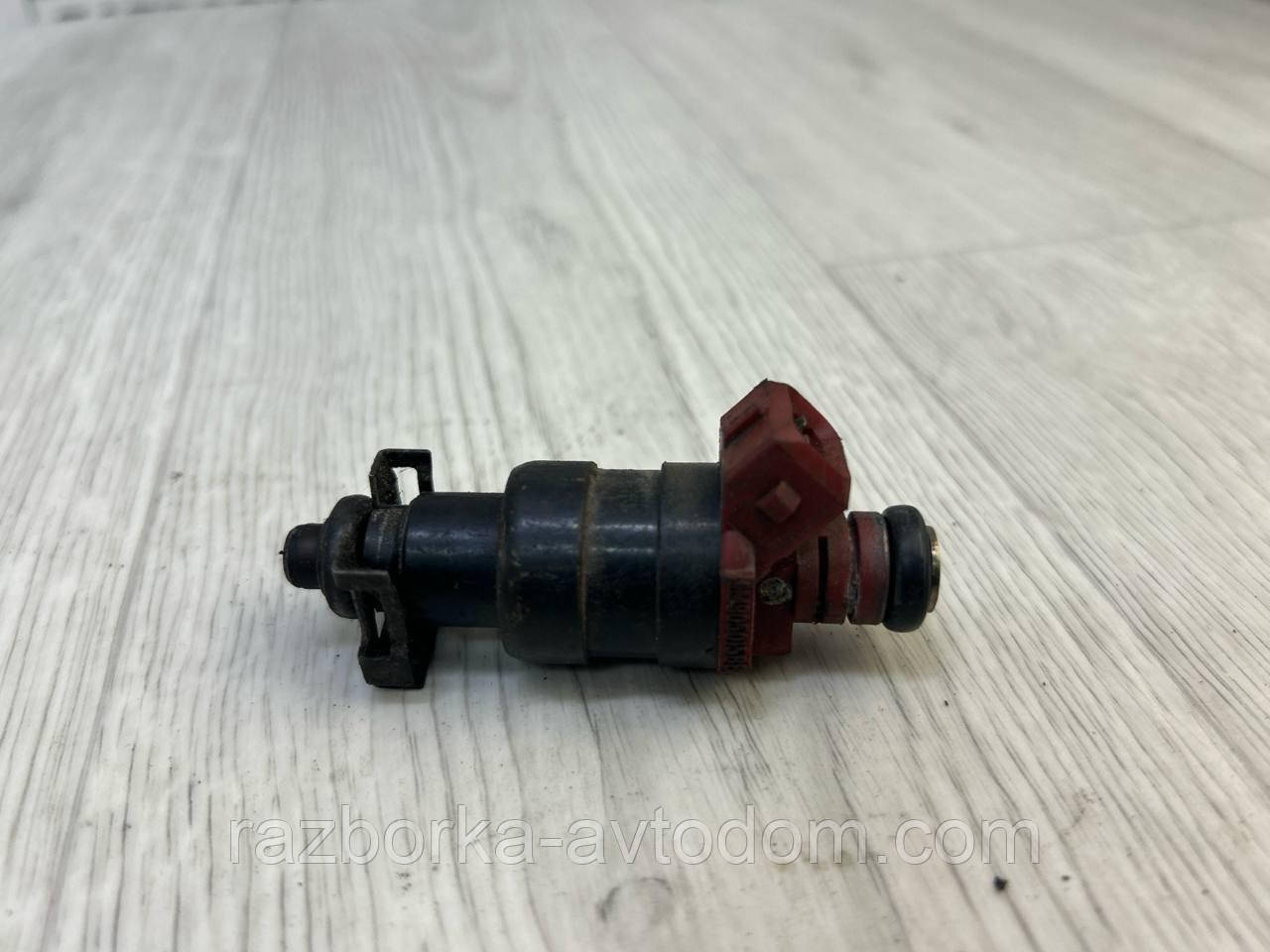 Форсунка бензинова 1.8i, 2.0i Opel Astra G, Omega B, Vectra B OE:5wk90761, 90501588
