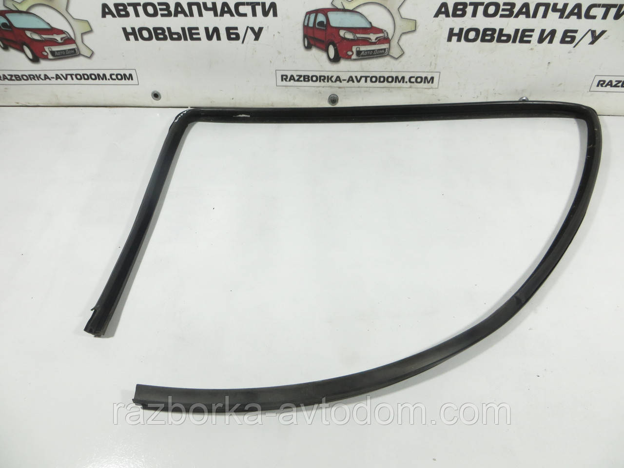 Ущільнювальна гумка скла задніх лівих дверей Opel Zafira A (1999-2005) ОЕ: 90579546
