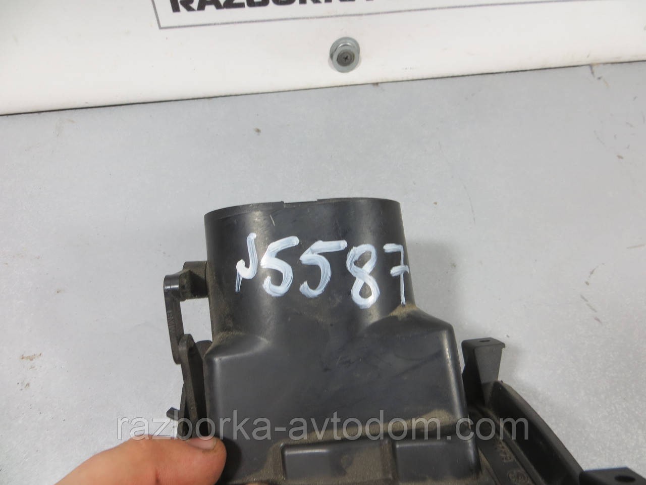 Повітродувка дефлектор у торпеді ліва BMW 5 E28 (1981-1987) ОЕ: 64221367567