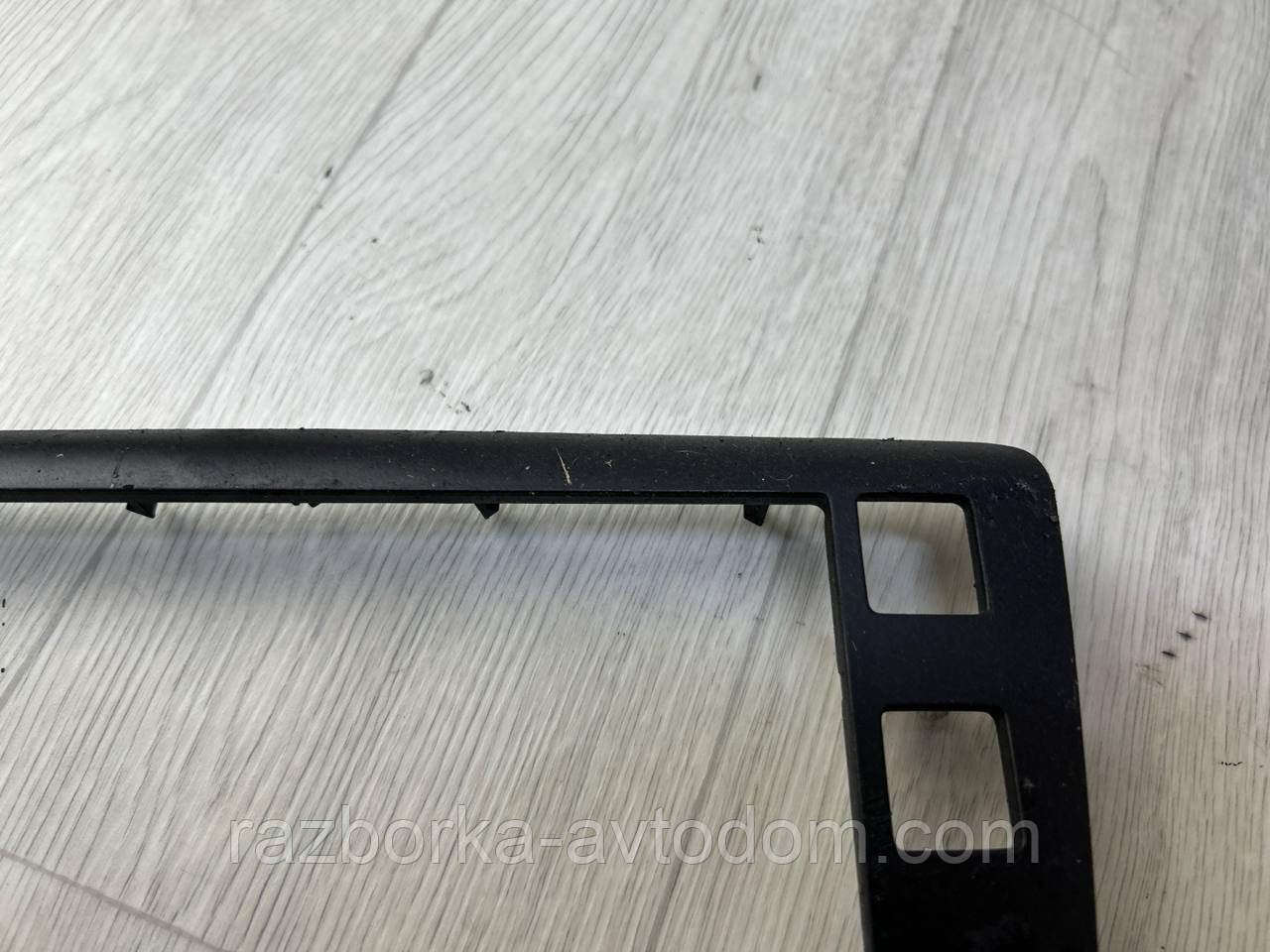 Накладка центральної консолі (магнітоли) SKODA Superb 1 (02-08) OE:3u0858069g