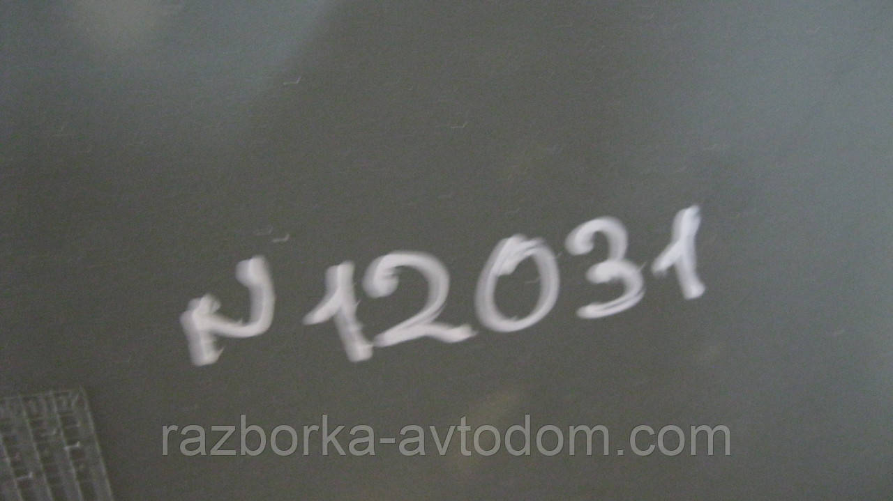 Картка дверцят бічного зсувного правого Renault Trafic, Opel Vivaro, Nissan Primastar (2000-2014) OE:7700313081