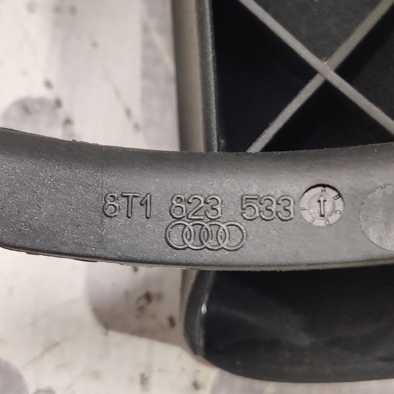 Ручка відкриття капоту Audi A4 B8 (07-15) 2.0 Дизель
