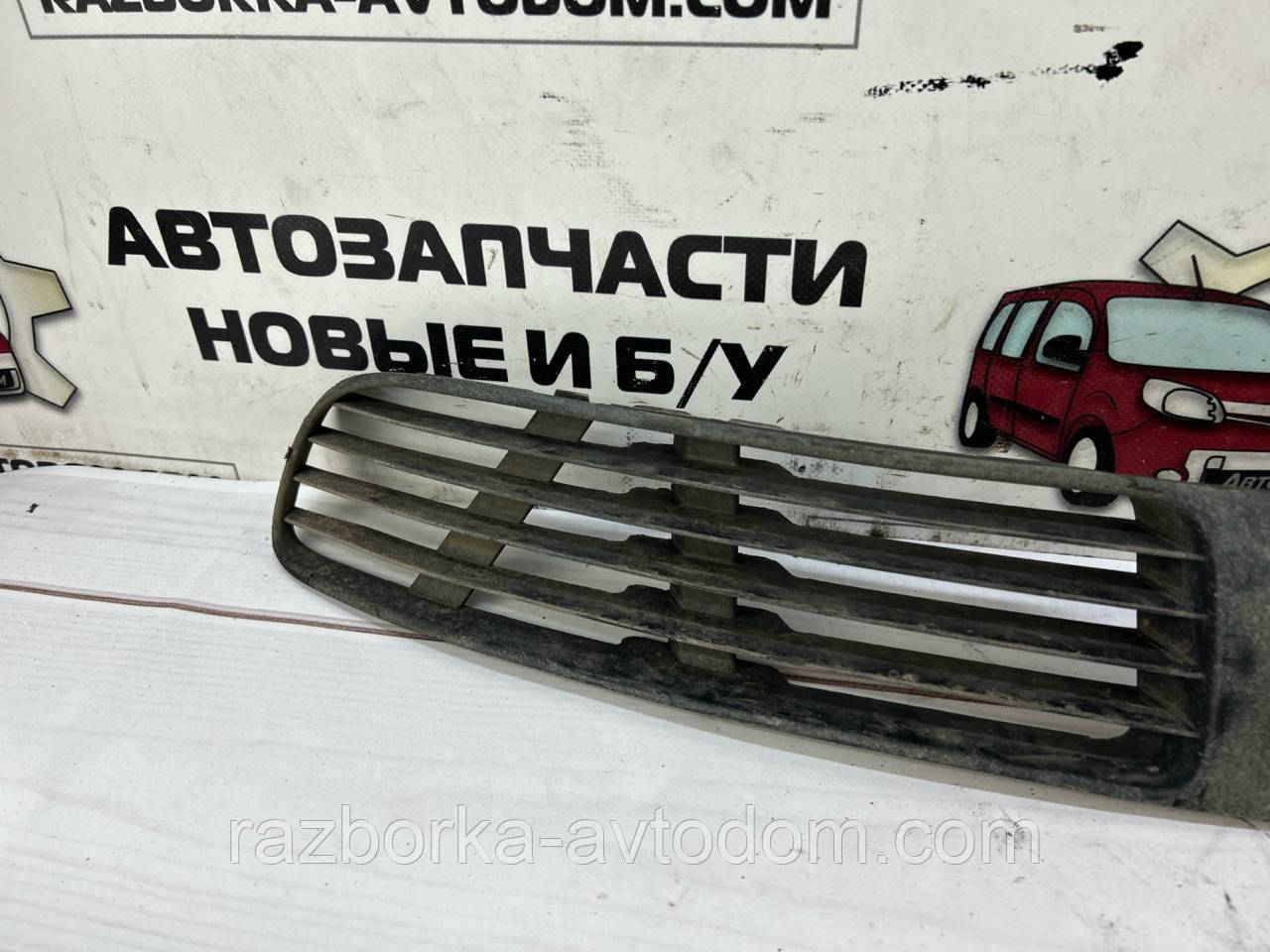 Решітка бампера переднього ліва VW Passat B5 (96-05) OE:3B0853677B фото 2