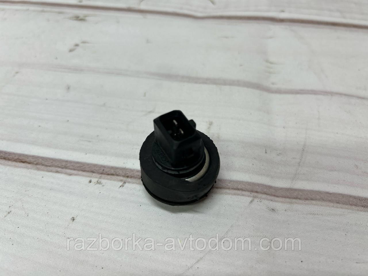 Датчик охолоджувальної рідини VW Passat B5 (96-05) 1,9TD, Golf 3,4, Bora, Skoda Octavia, Superb OE:1h0959625