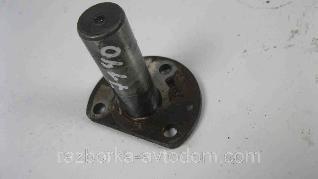 Вал (ось) заднього ходу КПП Ford Connect (2002-2013) 1.8D OE:1668028