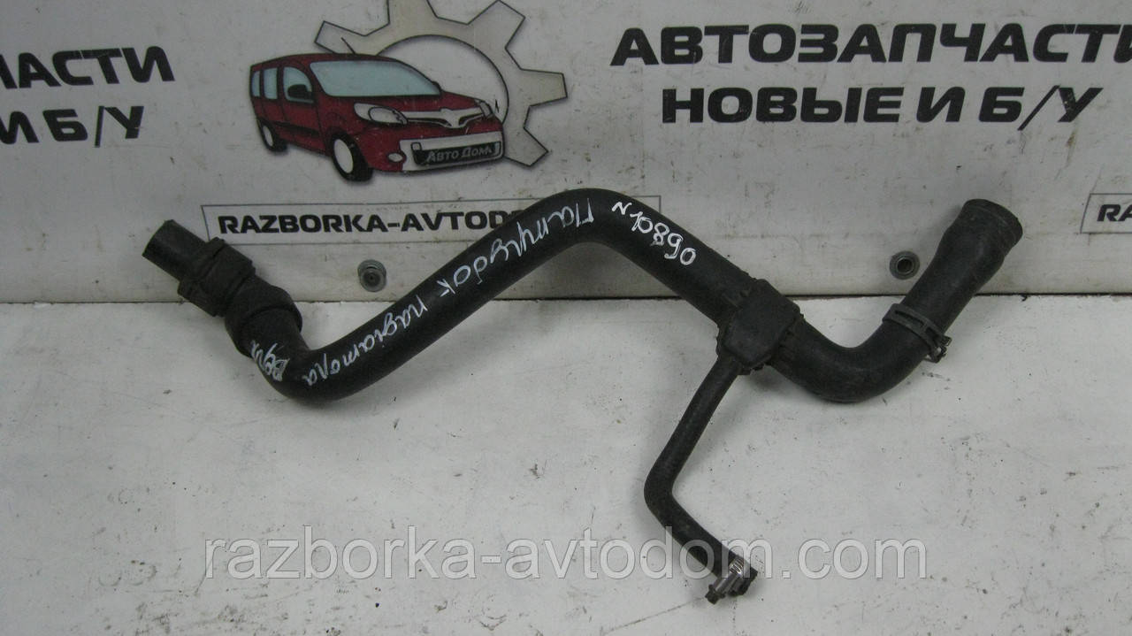 Патрубок радіатора верхній VW Passat B5 (1997-2000) OE:8D0121101AJ