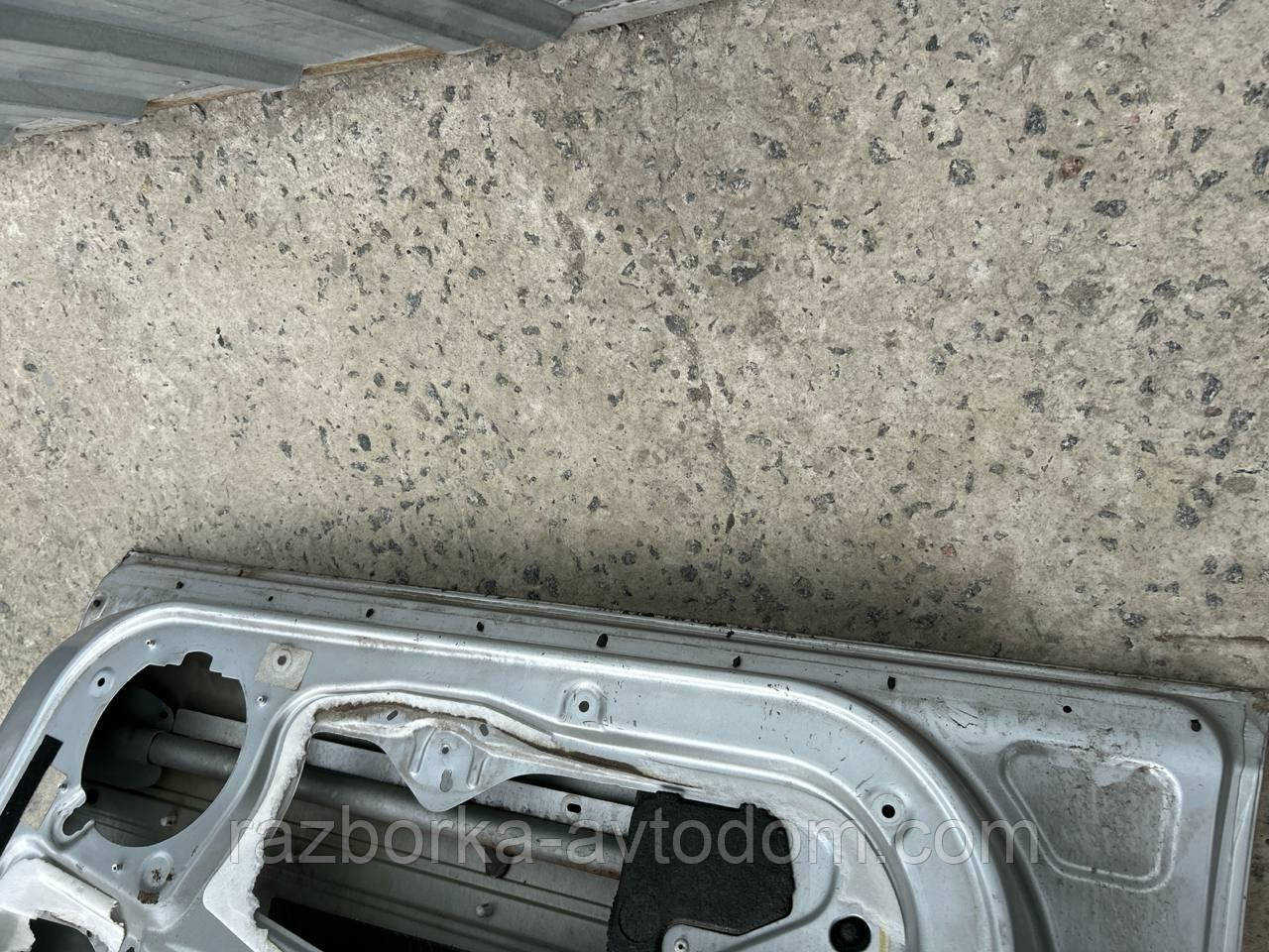 Двері передня ліва (блакитна) PEUGEOT 407 (04-11) OE: 9002AL (код фарби: EZR)