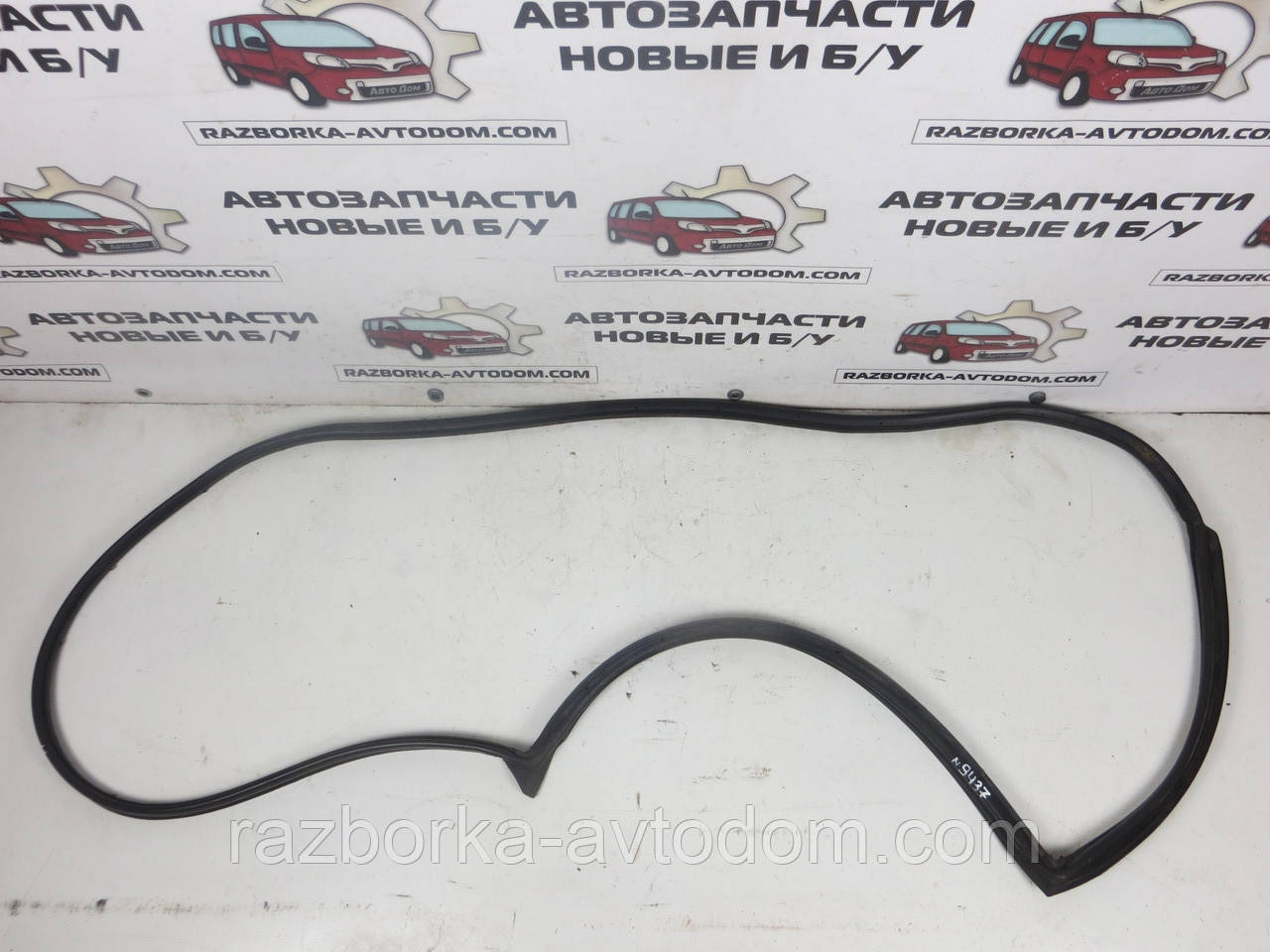 Ущільнювальна гумка зовнішня задніми лівими дверима Mitsubishi Pajero Sport 1 (1997-2009) OE:MR237973