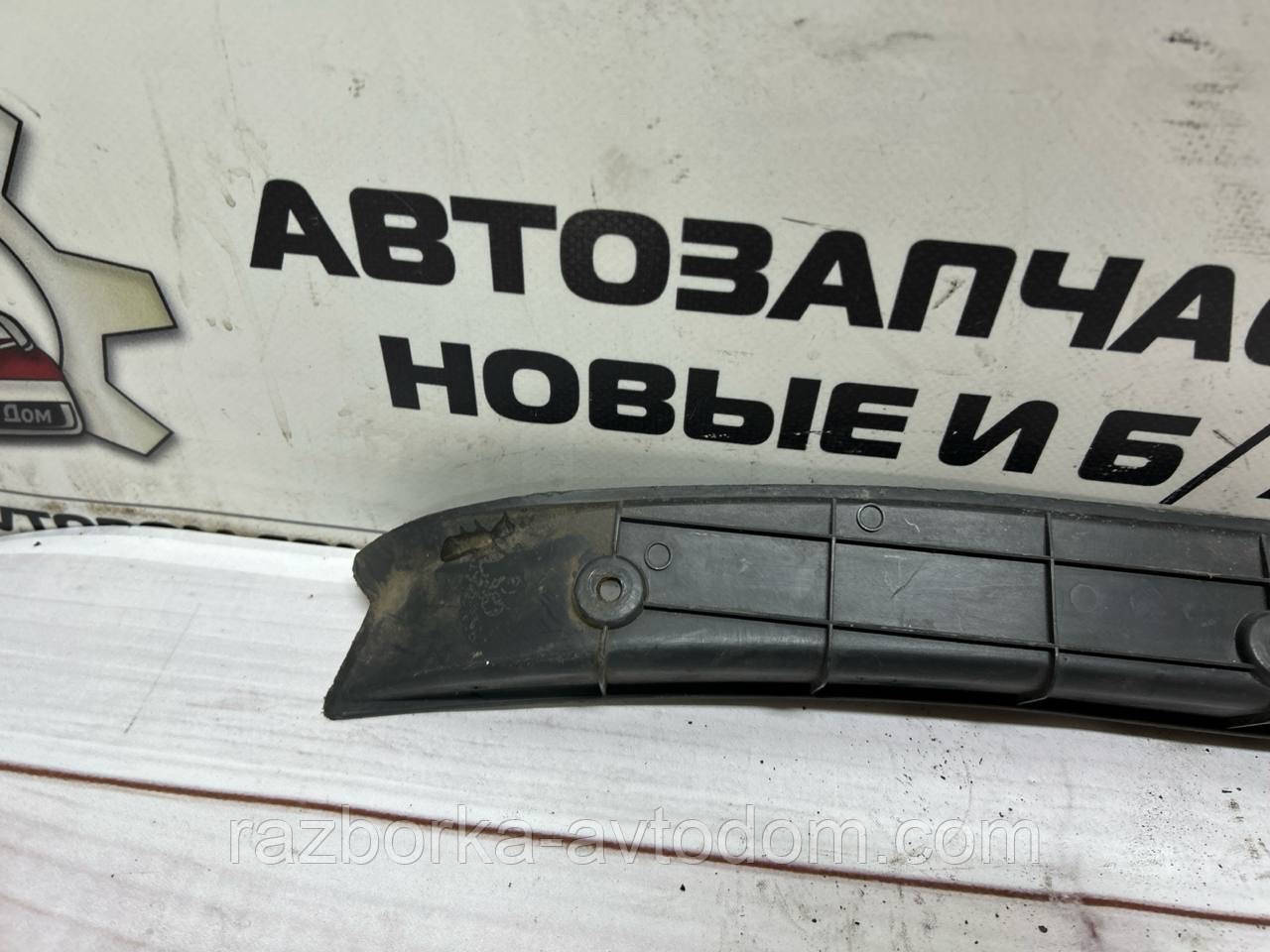 Накладка порога багажника внутрішня Mitsubishi Pajero Sport (97-08), OE: MR227564