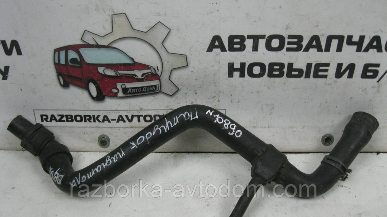 Патрубок радіатора верхній VW Passat B5 (1997-2000) OE:8D0121101AJ