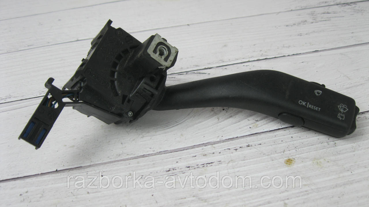 Перемикач підрулевий правий VW Touran, Tiguan, Jetta 5, Golf 5, Golf 6, Skoda Octavia A5 OE:1K0953519A
