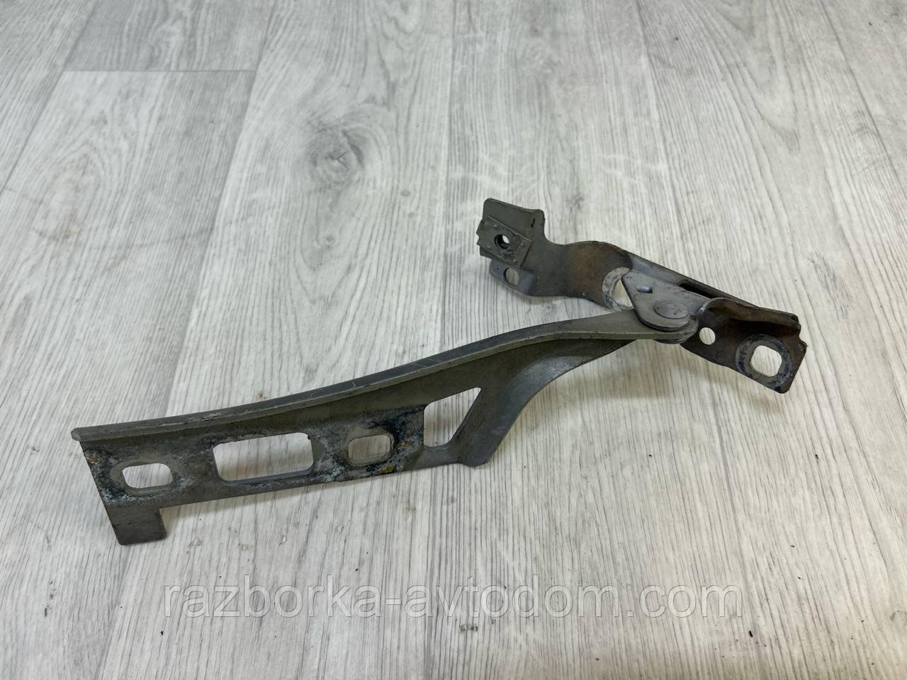 Петля капота права Opel Zafira B (05-10) OE:13224577
