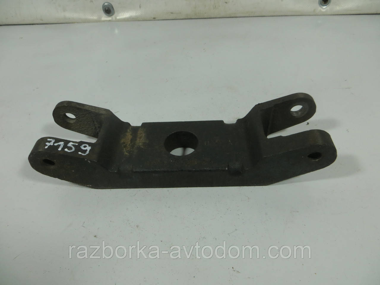 Кронштейн кріплення заднього амортизатора FORD TRANSIT (1991-2000) ОЕ: 92VB5798CA