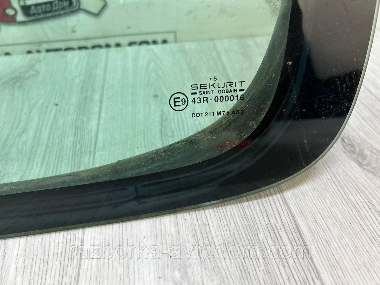 Скло дверцят бічного зсувного правого (форточка/жабра) Citroen Berlingo (96-08), Partner OE:8569HG
