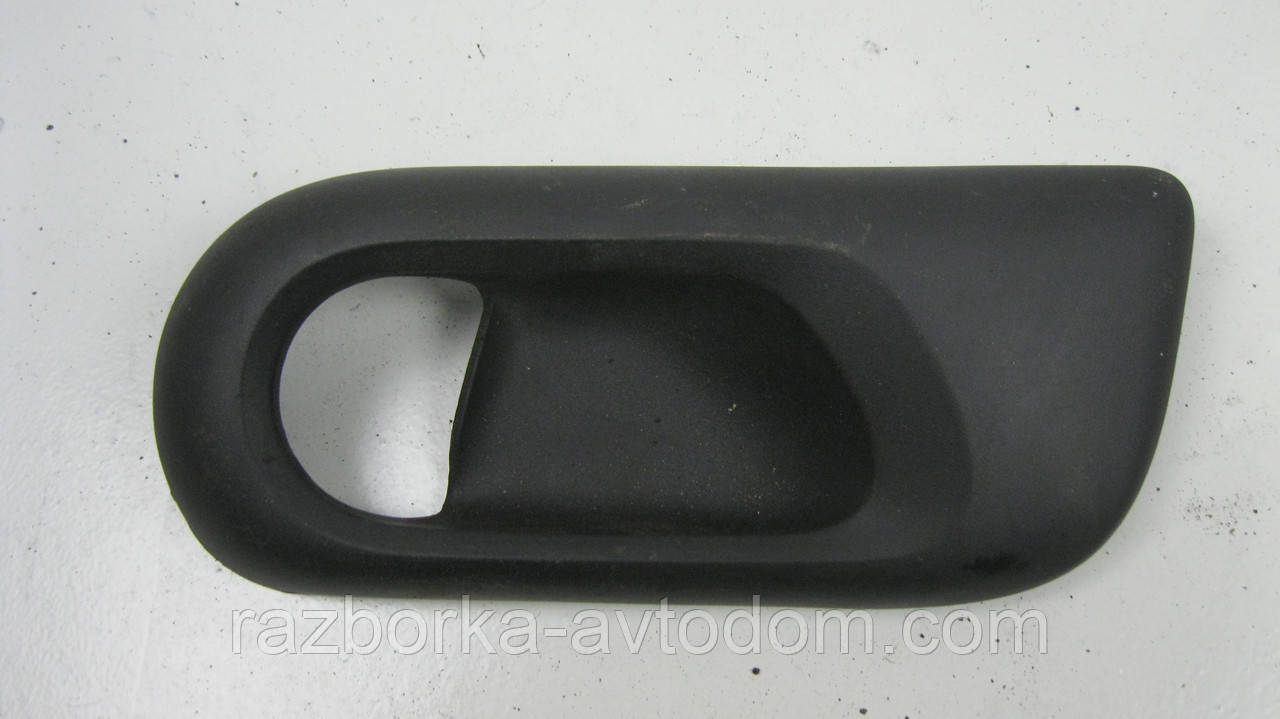 Накладка ручки задньої правої дверей внутрішня Opel Corsa C (2000-2012), Combo (2001-2011) OE:13107020
