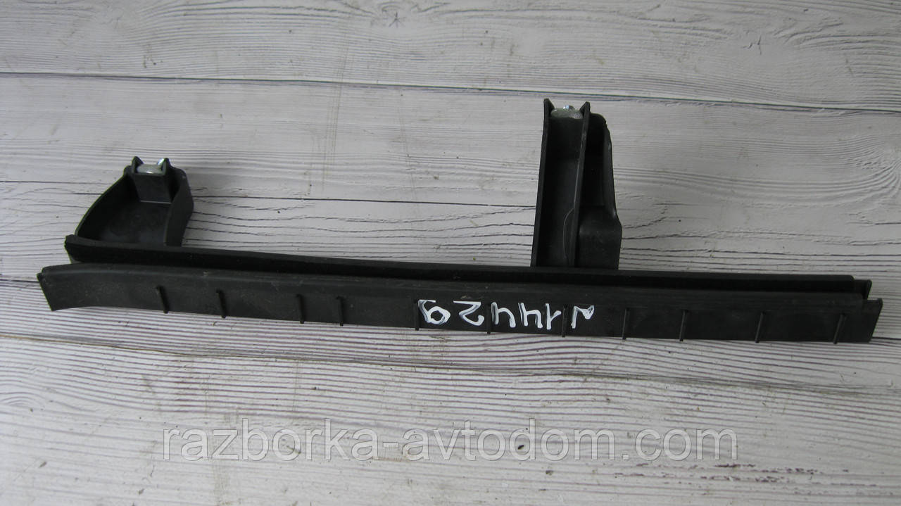 Напрямна скла передніх лівих дверей Fiat Fiorino (07-), Bipper (08-17), Nemo (08-17) OE:1354722080