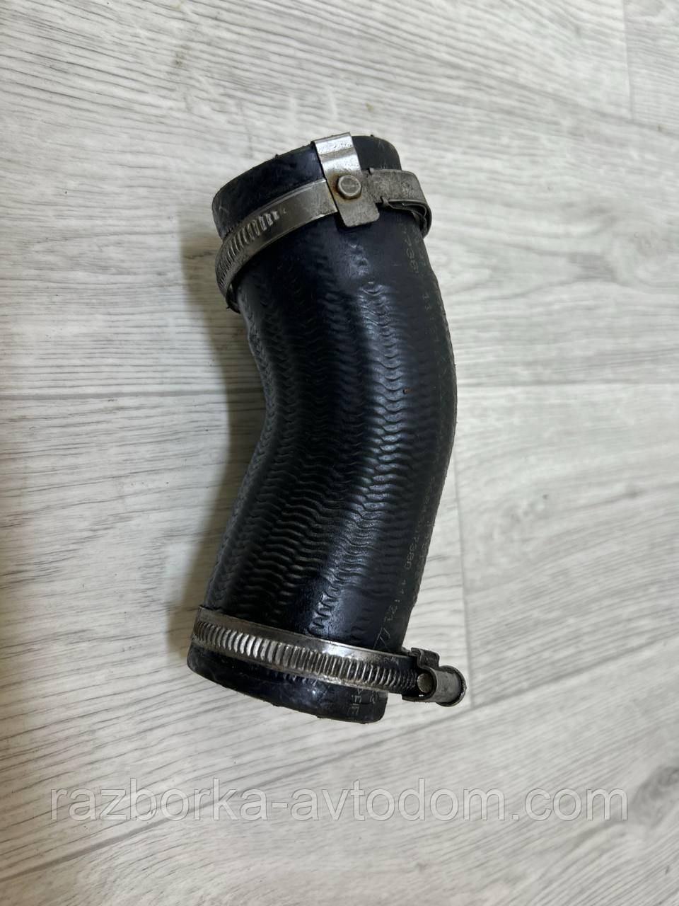 Патрубок інтеркулера (шланг) 1.6HDI Peugeot 308, parther, Berlingo, Scudo OE:9684307380