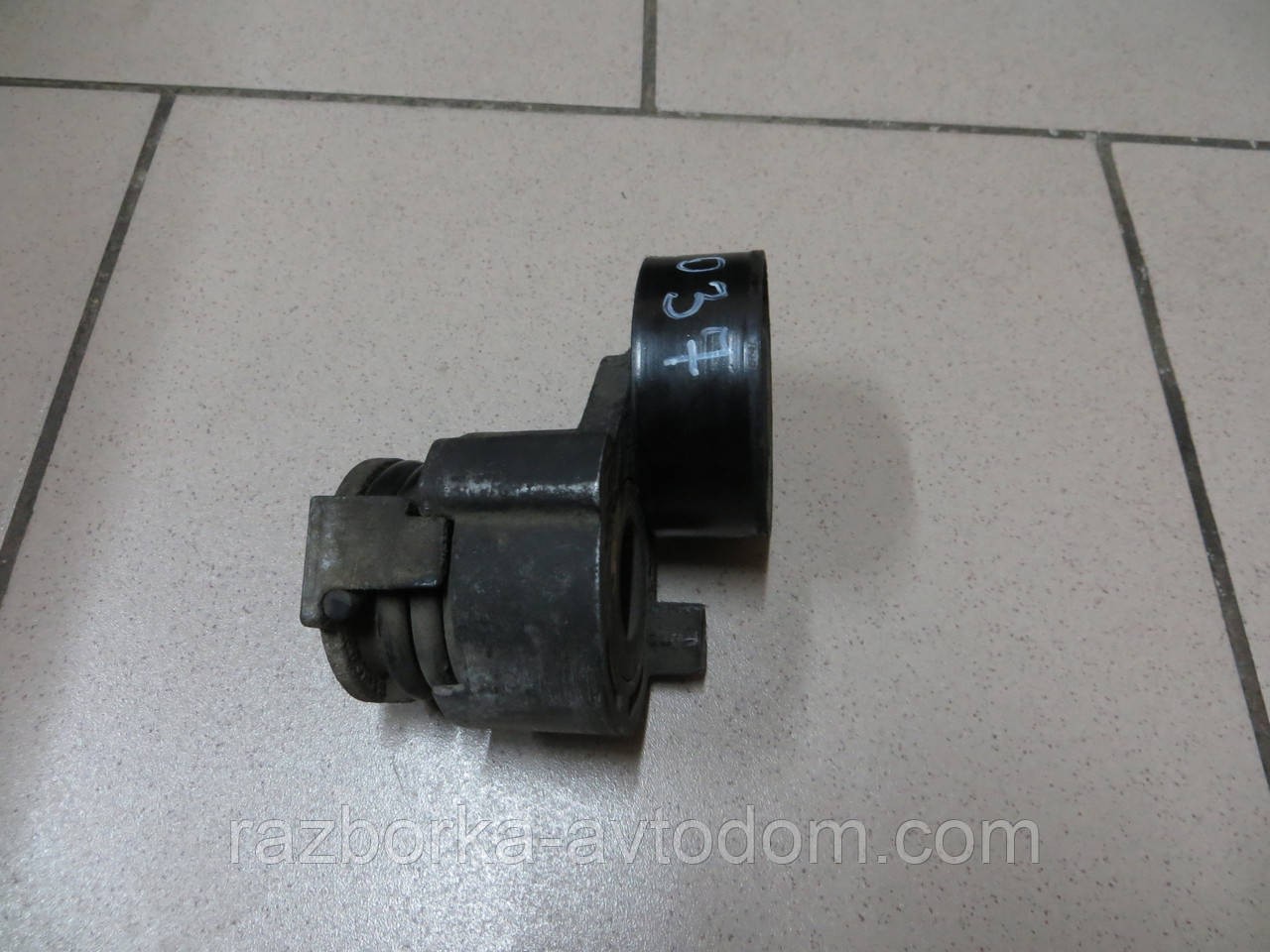 Натяжний механізм ролика генератора Renault Kangoo (08-13) 1.5DCI OE:8200608550