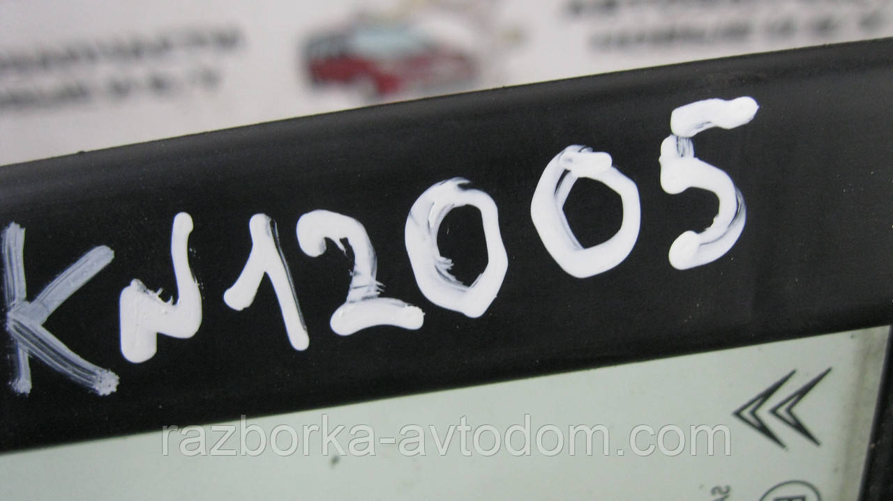 Скло заднє лівих дверей (форточка) Citroen C4 Picasso (2006-2013) OE:9203GS
