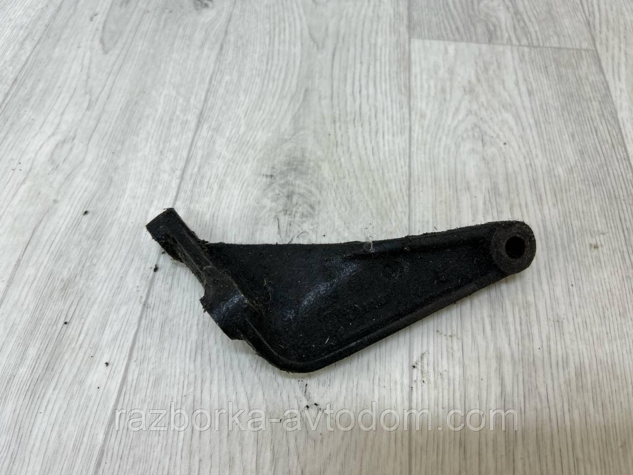 Кронштейн КПП лівий Opel Omega B (93-99) OE:90278413