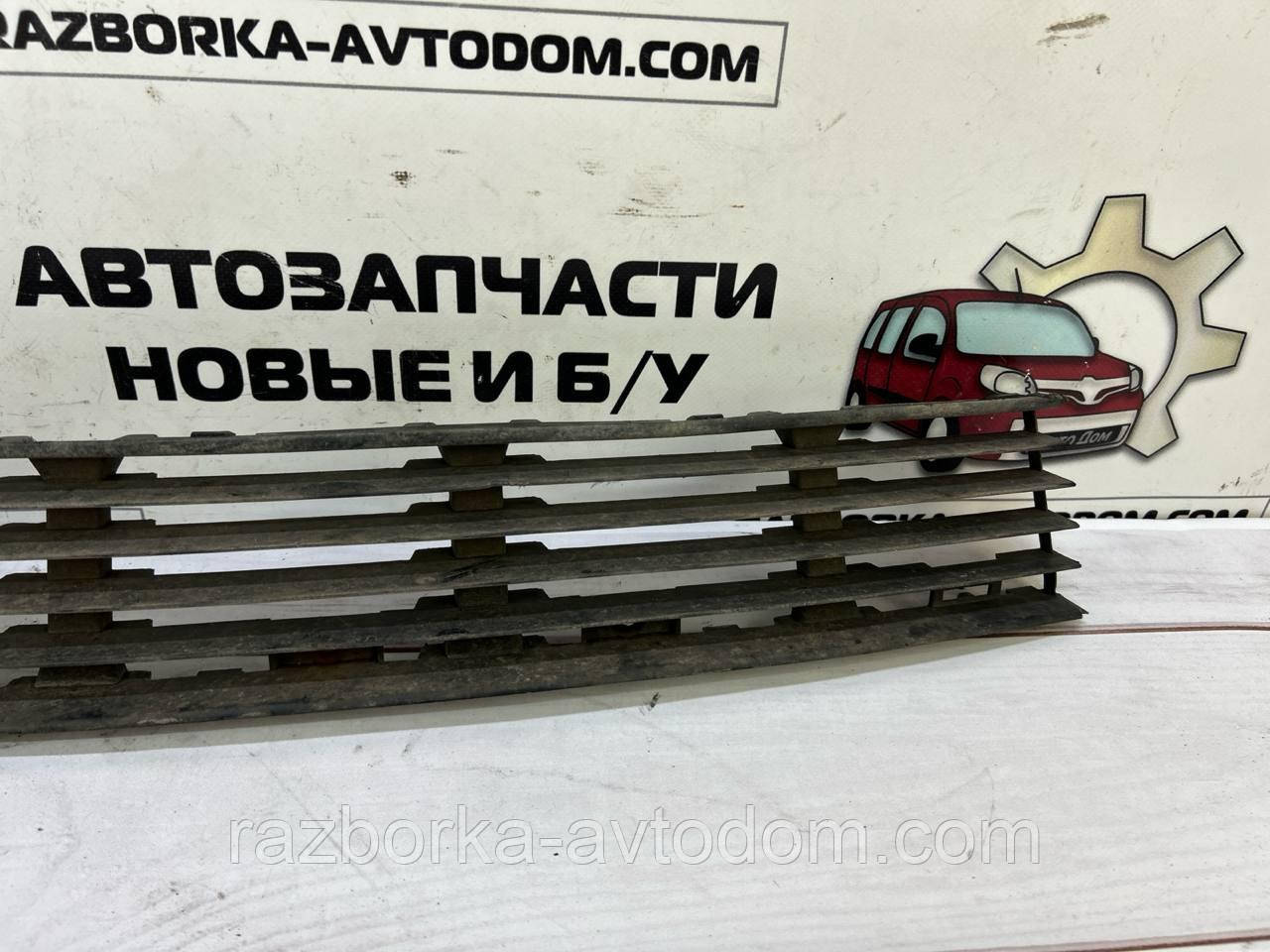 Решітка бампера переднього ліва VW Passat B5 (96-05) OE:3B0853677B