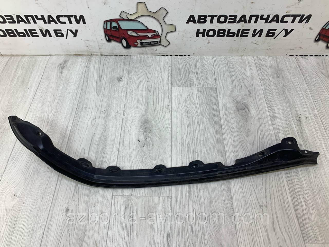 Ущільнювальна гумка дверей передньої правої (сбоку) Peugeot 407 (04-11) OE: 9023TL