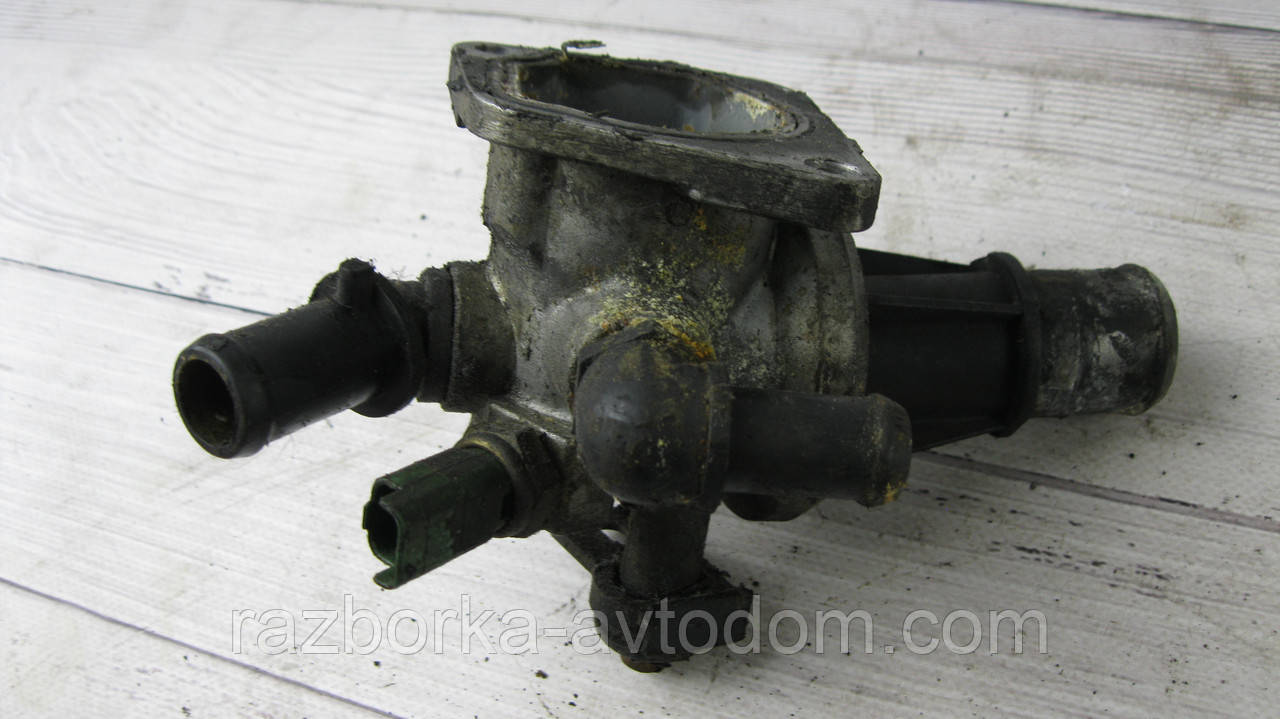 Корпус термостата Opel Combo C (2001-2011), Fiat Doblo, Panda 1,3CDTI OE:93177343, 55224023, 1338841